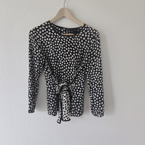 J Crew 100% Silk Waist Tie Front Blouse Top Black & White Pebble Print size 2 - Picture 3 of 14